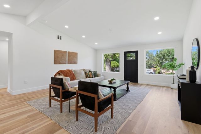 9009 Glenn LN, Austin, TX 78753