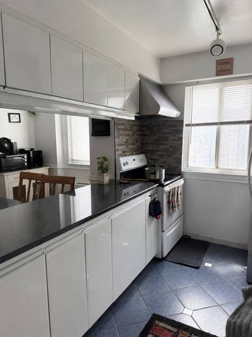 7061 N Kedzie Avenue 1102, Chicago, IL 60645