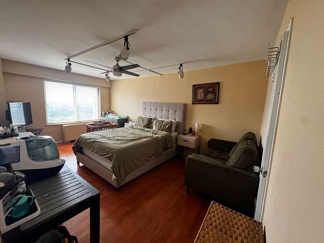 7061 N Kedzie Avenue 1102, Chicago, IL 60645