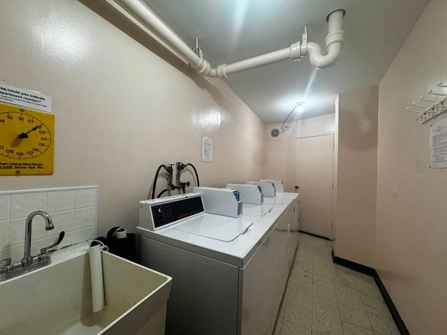 7061 N Kedzie Avenue 1102, Chicago, IL 60645