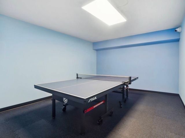 7061 N Kedzie Avenue 1102, Chicago, IL 60645