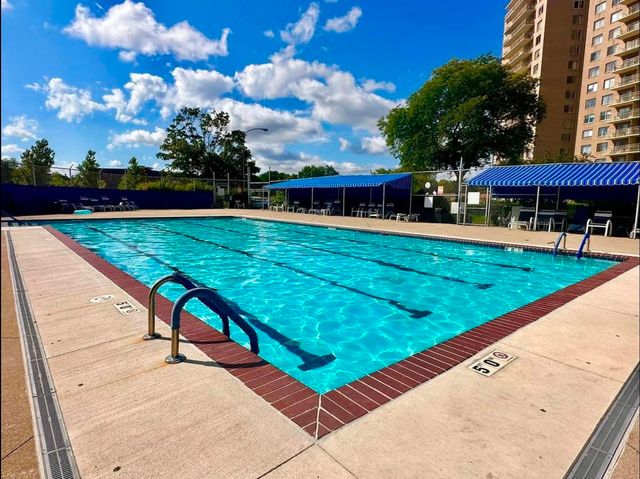 7061 N Kedzie Avenue 1102, Chicago, IL 60645