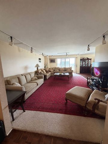 7061 N Kedzie Avenue 1102, Chicago, IL 60645