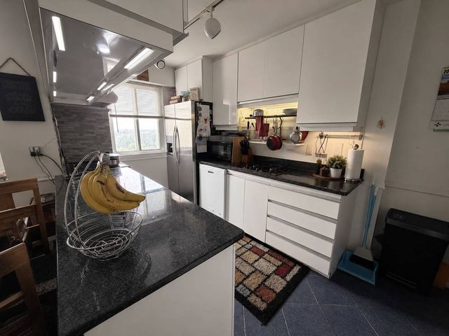 7061 N Kedzie Avenue 1102, Chicago, IL 60645