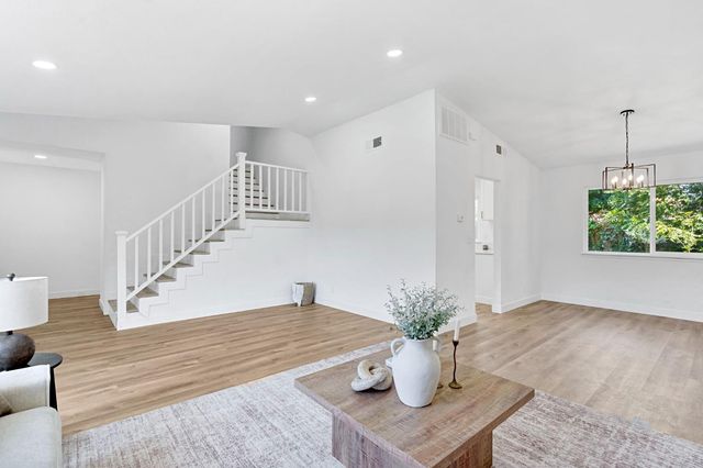 5178 E Woodward Avenue, Fresno, CA 93727