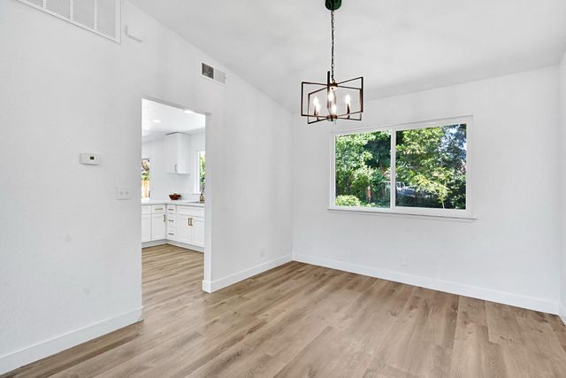 5178 E Woodward Avenue, Fresno, CA 93727