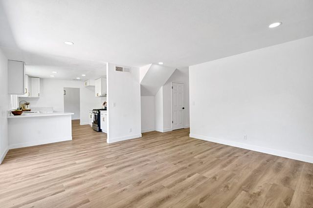 5178 E Woodward Avenue, Fresno, CA 93727