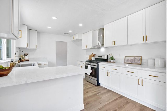 5178 E Woodward Avenue, Fresno, CA 93727