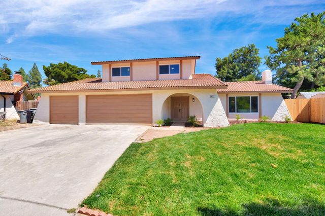 5178 E Woodward Avenue, Fresno, CA 93727