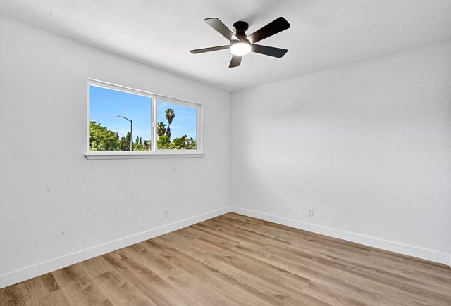5178 E Woodward Avenue, Fresno, CA 93727