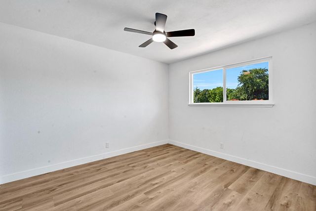 5178 E Woodward Avenue, Fresno, CA 93727