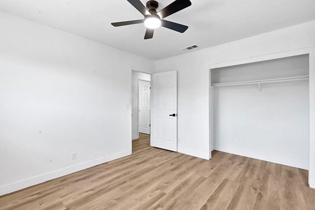 5178 E Woodward Avenue, Fresno, CA 93727