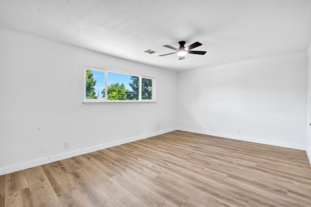 5178 E Woodward Avenue, Fresno, CA 93727