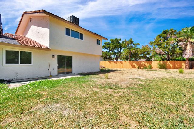 5178 E Woodward Avenue, Fresno, CA 93727