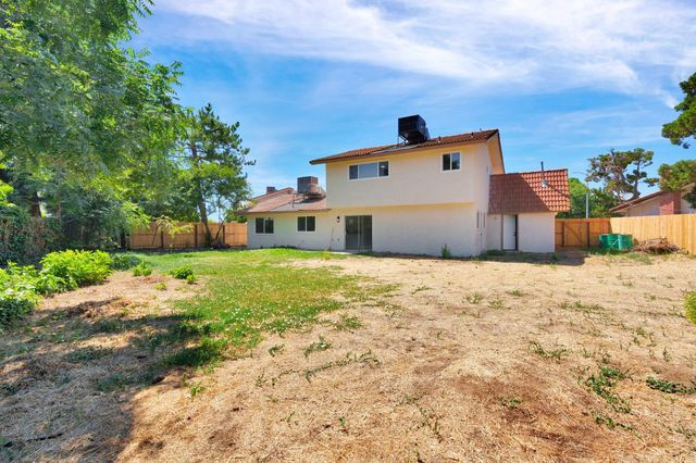 5178 E Woodward Avenue, Fresno, CA 93727