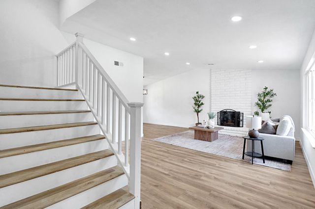 5178 E Woodward Avenue, Fresno, CA 93727