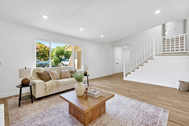 5178 E Woodward Avenue, Fresno, CA 93727