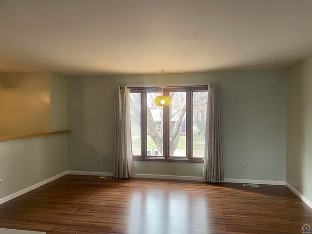 416 S Aquarius ST, Silver Lake, KS 66539