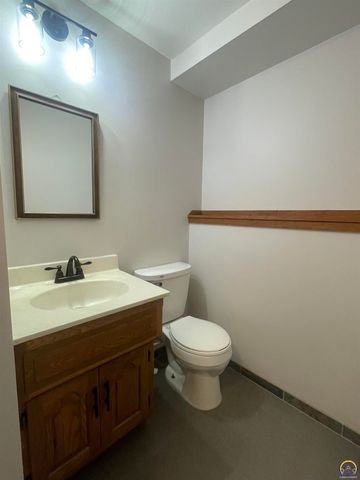 416 S Aquarius ST, Silver Lake, KS 66539