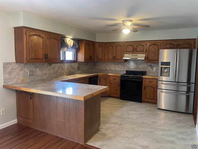416 S Aquarius ST, Silver Lake, KS 66539