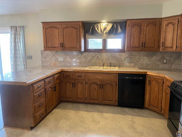 416 S Aquarius ST, Silver Lake, KS 66539