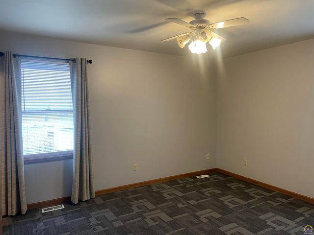 416 S Aquarius ST, Silver Lake, KS 66539