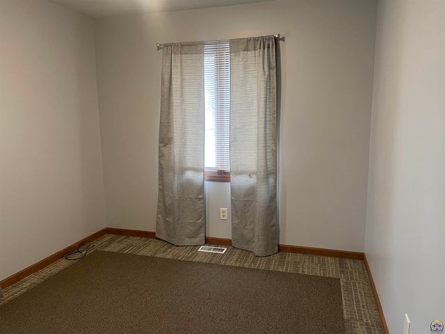 416 S Aquarius ST, Silver Lake, KS 66539