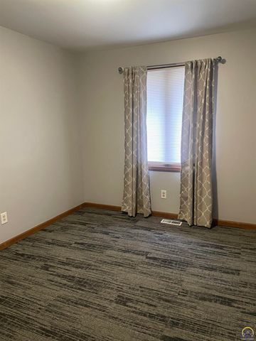 416 S Aquarius ST, Silver Lake, KS 66539