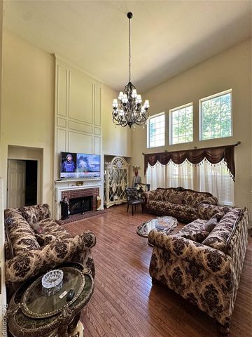 7383 Tottenham, Utica, MI 48317