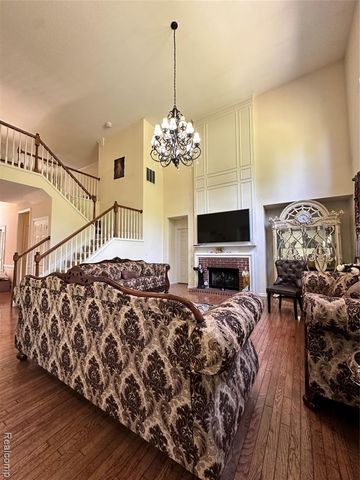 7383 Tottenham, Utica, MI 48317