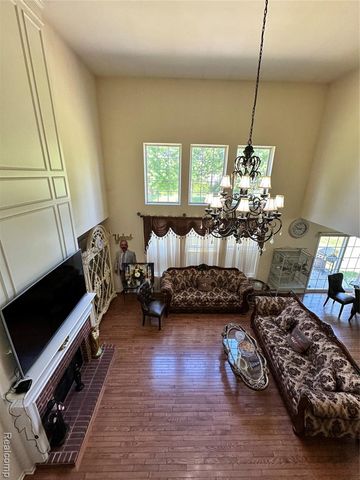 7383 Tottenham, Utica, MI 48317