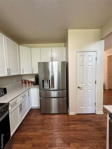 7383 Tottenham, Utica, MI 48317