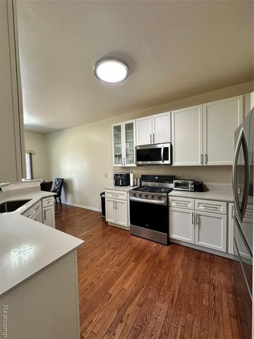 7383 Tottenham, Utica, MI 48317