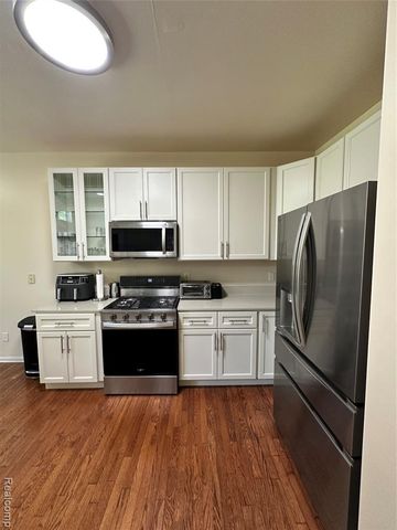 7383 Tottenham, Utica, MI 48317