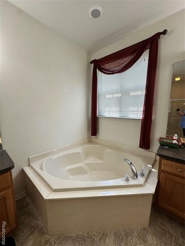 7383 Tottenham, Utica, MI 48317