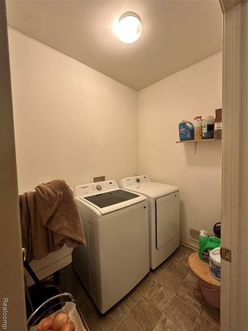 7383 Tottenham, Utica, MI 48317