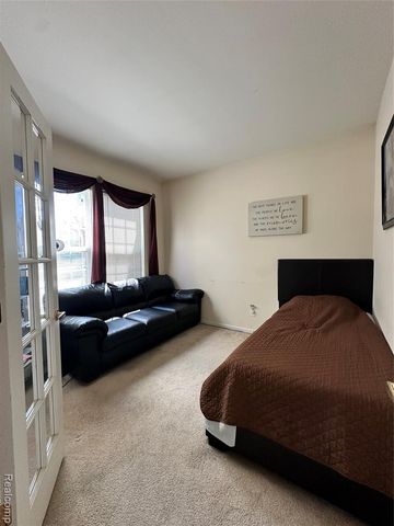 7383 Tottenham, Utica, MI 48317