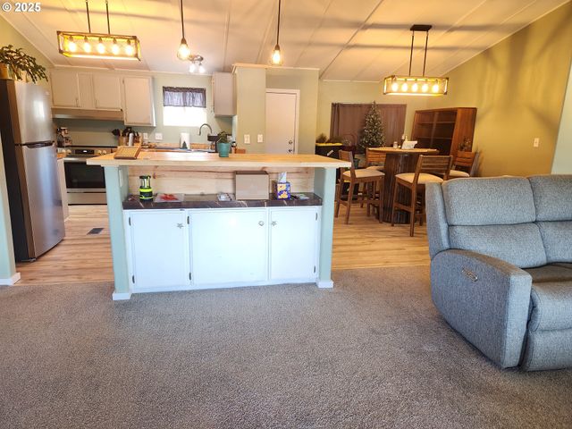 100 RIVER BEND Rd 21, Reedsport, OR 97467