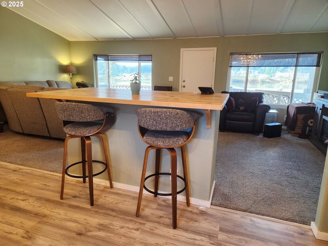 100 RIVER BEND Rd 21, Reedsport, OR 97467