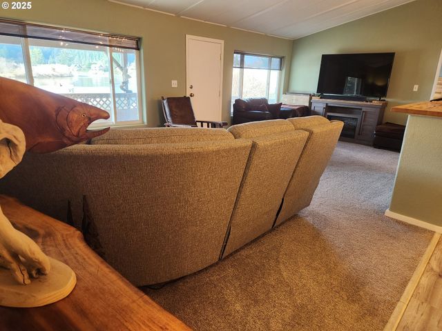 100 RIVER BEND Rd 21, Reedsport, OR 97467