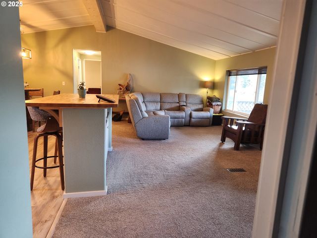 100 RIVER BEND Rd 21, Reedsport, OR 97467