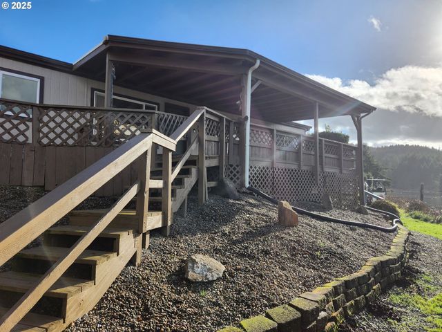 100 RIVER BEND Rd 21, Reedsport, OR 97467