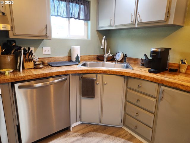 100 RIVER BEND Rd 21, Reedsport, OR 97467