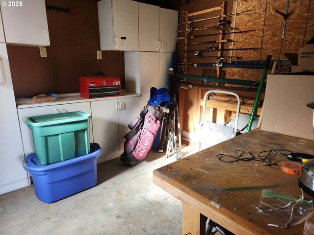 100 RIVER BEND Rd 21, Reedsport, OR 97467