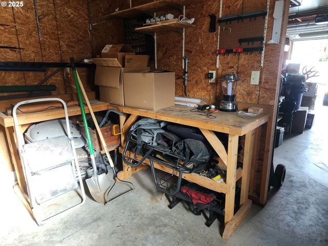 100 RIVER BEND Rd 21, Reedsport, OR 97467