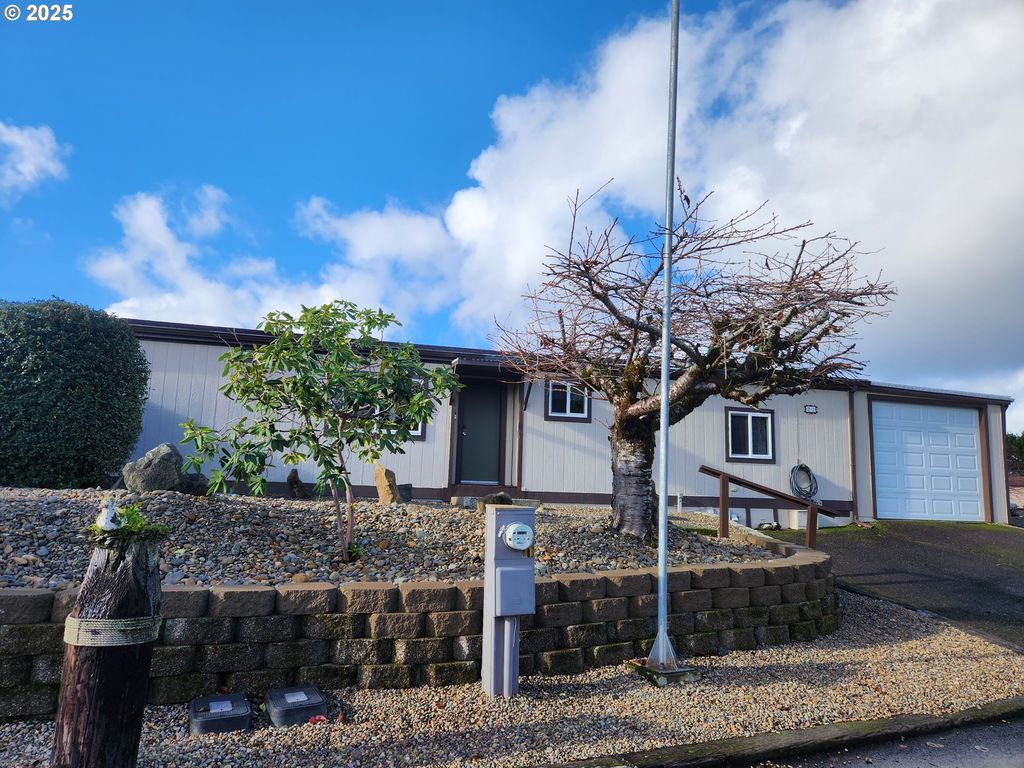 100 RIVER BEND Rd 21, Reedsport, OR 97467