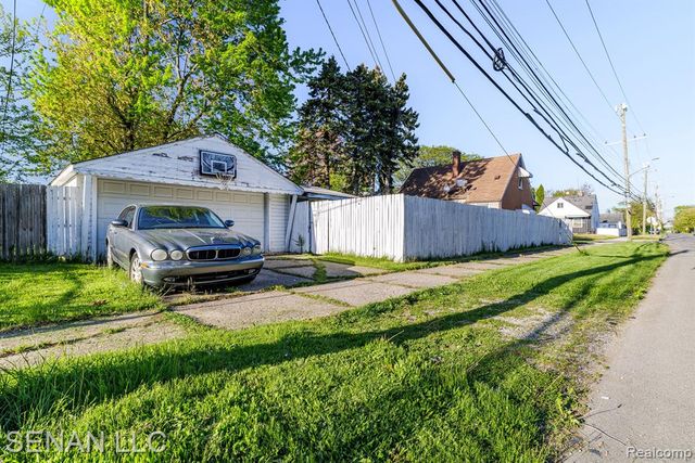 6001 Warwick Street, Detroit, MI 48228