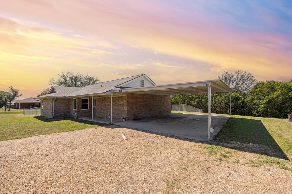 1012 Cherokee TRL, Kempner, TX 76539