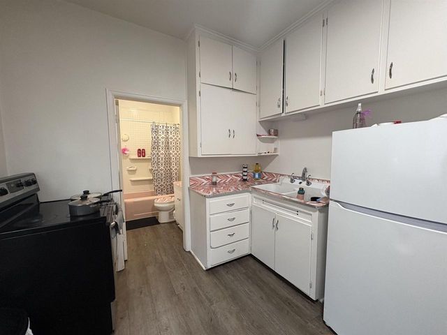 1015 E WALNUT STREET, Green Bay, WI 54301