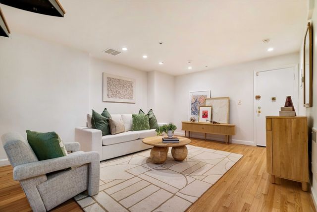 486 Beacon St 1, Boston, MA 02115